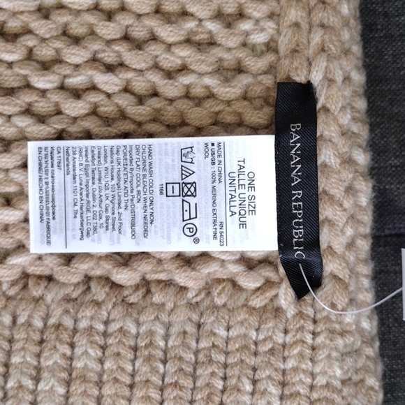 Banana Republic Merino Popcorn Stitch Scarf - Picture 4 of 5